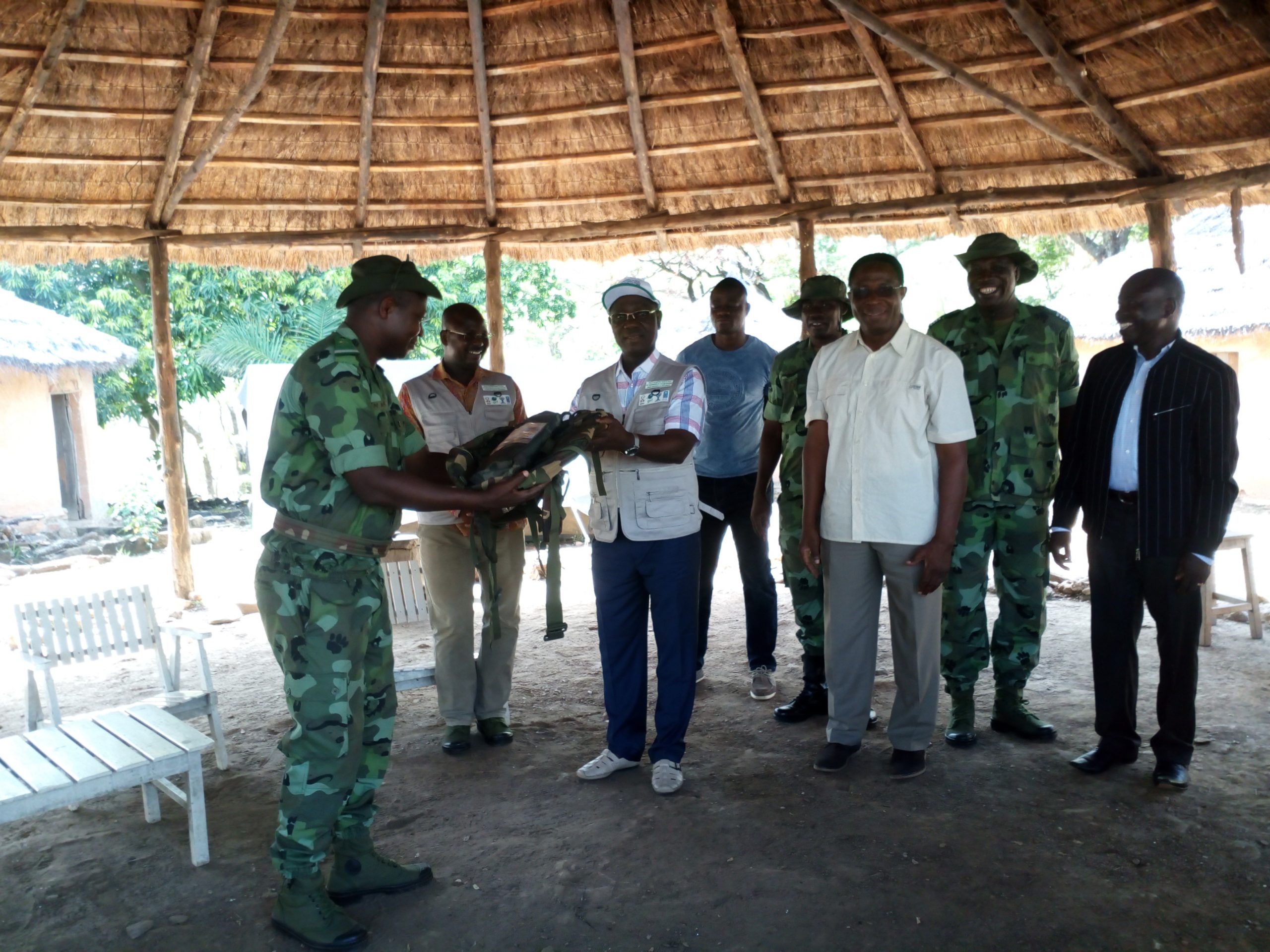 Don de matériel du PRAPT aux écogardes du parc Fazao Malfakassa